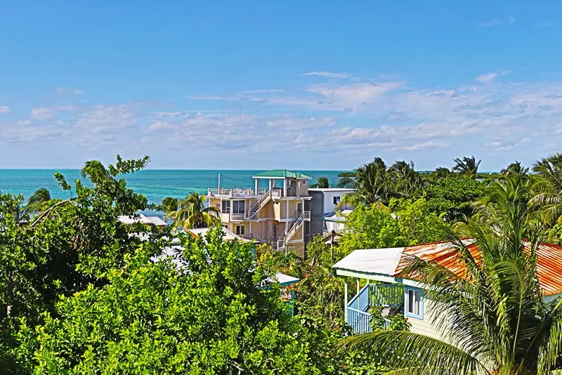 A view of the ocean from above with houses in it.